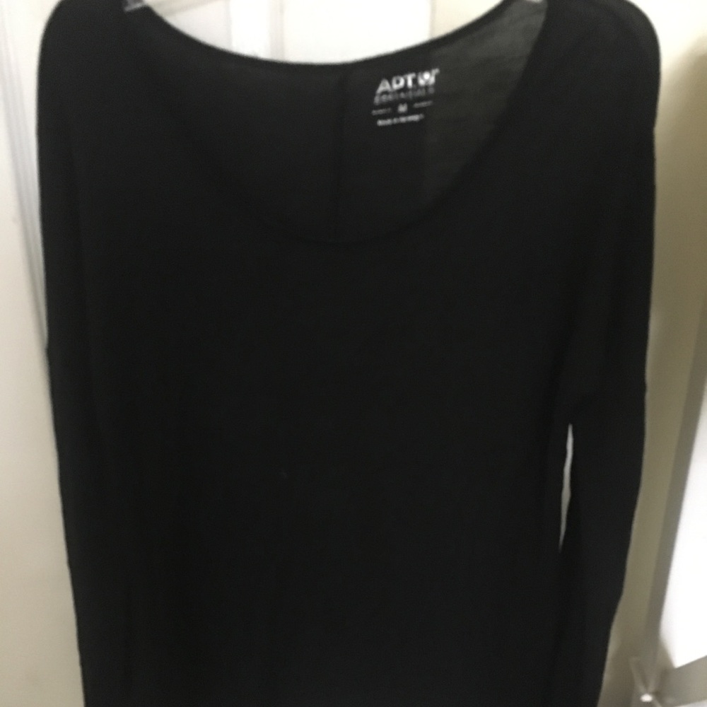 Scoop Neck Blk Long Sleeve